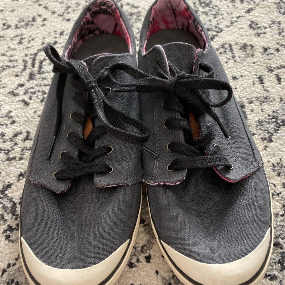 Gray Reef tennis shoes size 10